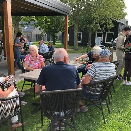 Appartement 2a Op Recreatiepark De Wielen