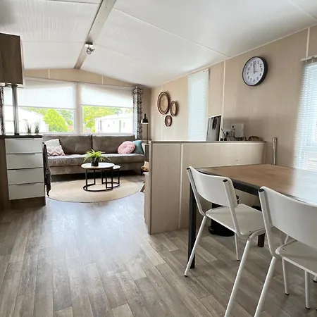 Appartement 2a Op Recreatiepark De Wielen
